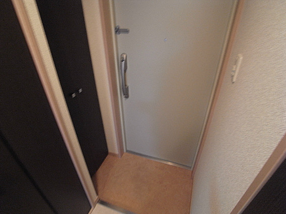 プレジール灘の玄関写真