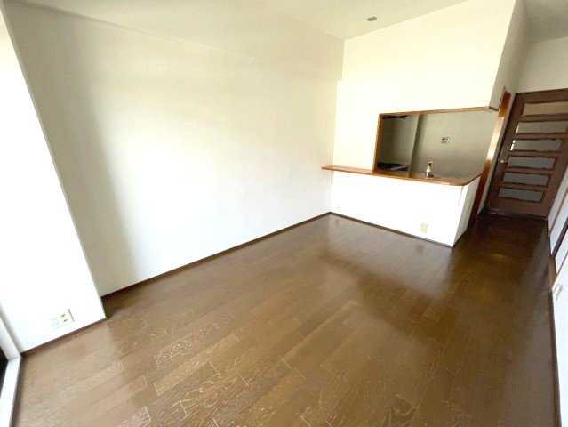 ロイヤルハイツ甲子園口の居間写真