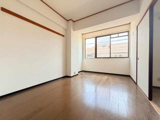 ロイヤルハイツ甲子園口の居間写真