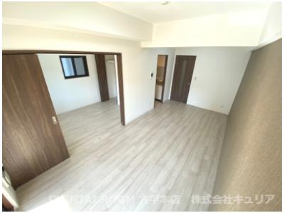サンビルダープラス友田町ステーションフロントの居間写真
