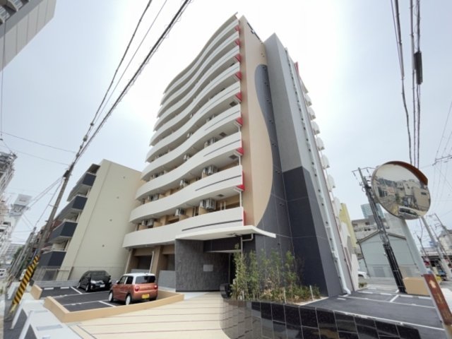 セレニテ三宮プリエの外観写真
