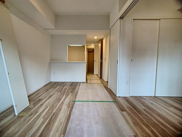 セレニテ三宮プリエの居間写真