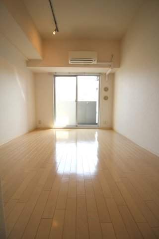 エスリード神戸海岸通の居間写真