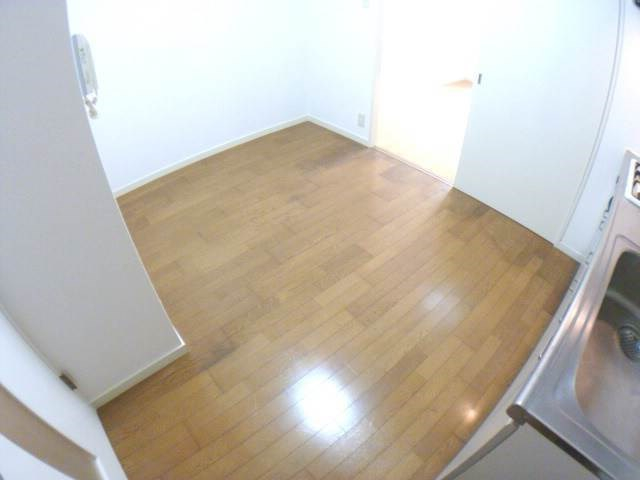 コスタレイ神戸三宮の居間写真
