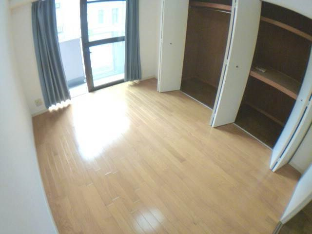 コスタレイ神戸三宮の居間写真