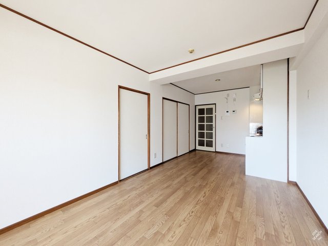 オカダハイライズの居間写真