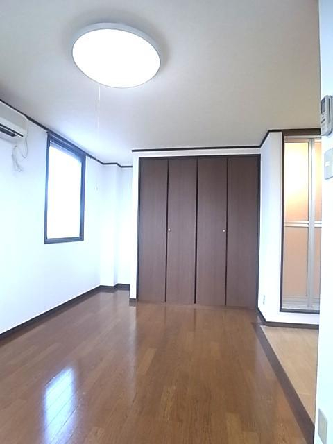 グランディア旗塚通の居間写真