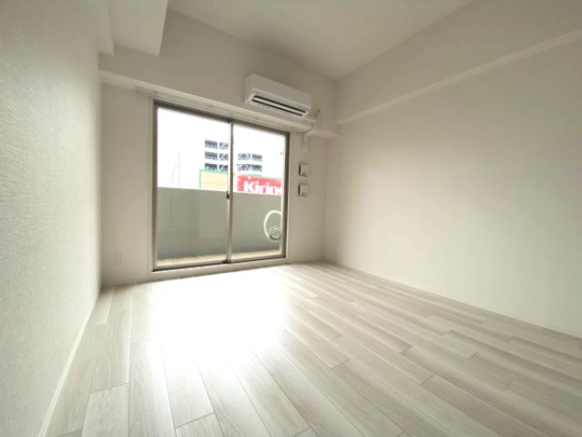 プロヴィスタ神戸三宮EASTの居間写真