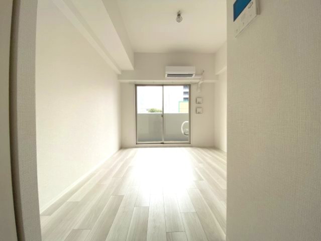 プロヴィスタ神戸三宮EASTの居間写真