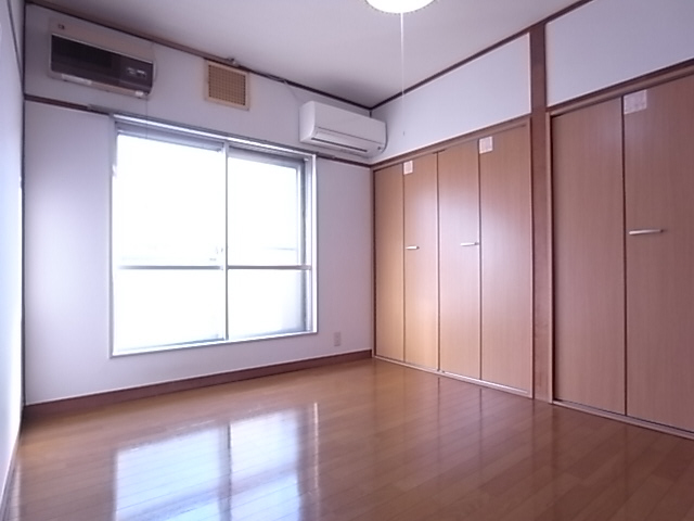脇浜マンションの居間写真