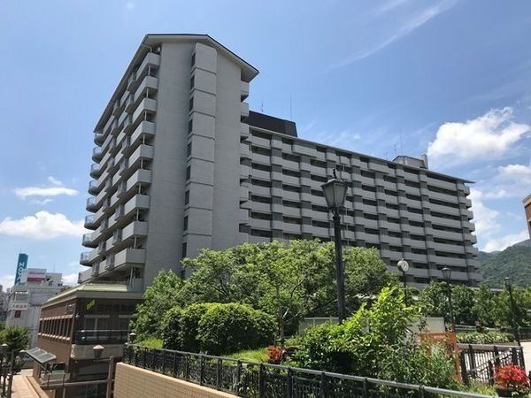 ラポルテ西館の外観写真