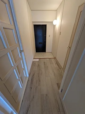 ラポルテ西館の玄関写真