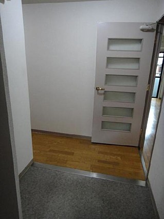 中島マンションの玄関写真