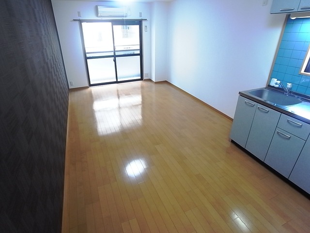 シンプルライフ元町の居間写真