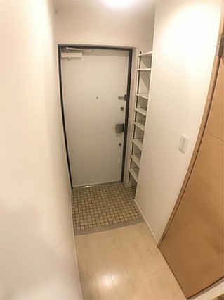 カーヨパレス二宮の玄関写真