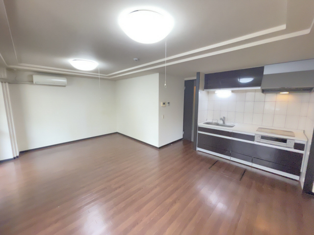 シャトーパルモア阪急六甲の居間写真