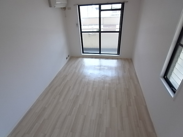 ネオダイキョー芦屋の居間写真