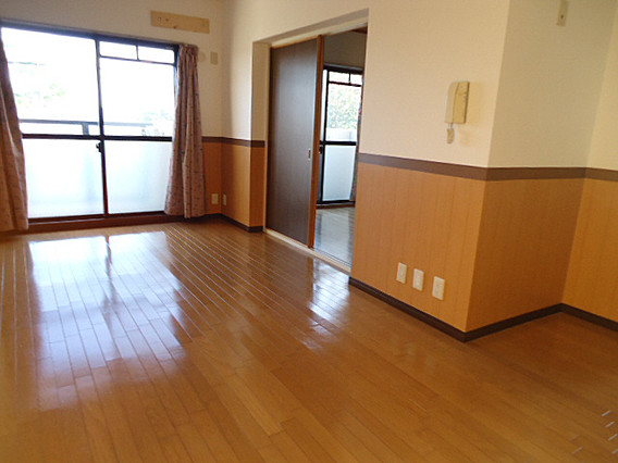 ガーネット森北町の居間写真