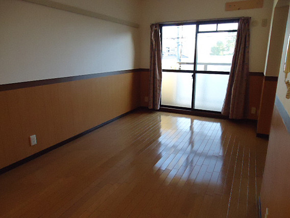 ガーネット森北町の居間写真