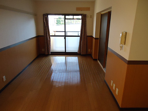 ガーネット森北町の居間写真