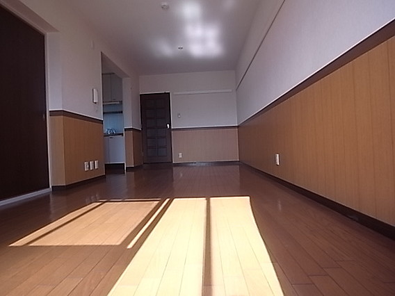 ガーネット森北町の居間写真
