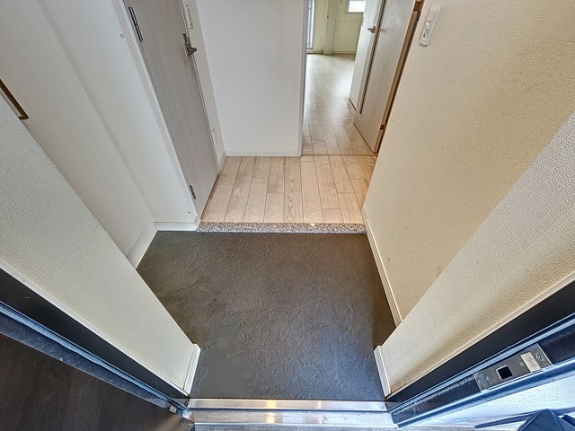 プレサンス神戸元町の玄関写真