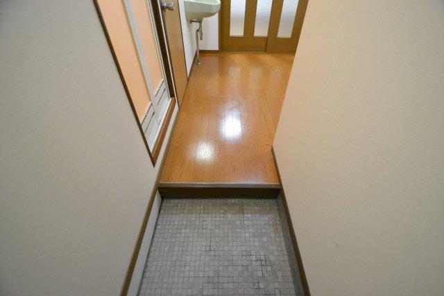 光栄ビルの玄関写真