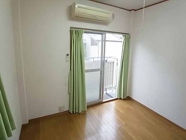 中野マンションの居間写真