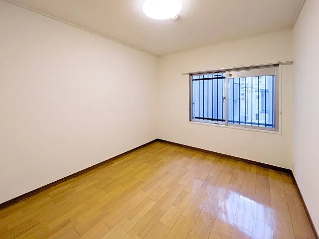 ニューライフ岡本の居間写真