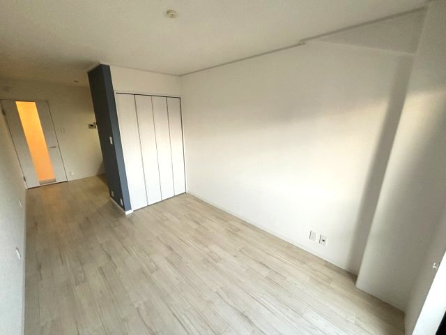 石屋川ロイヤルハイツの居間写真