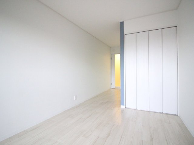 石屋川ロイヤルハイツの居間写真