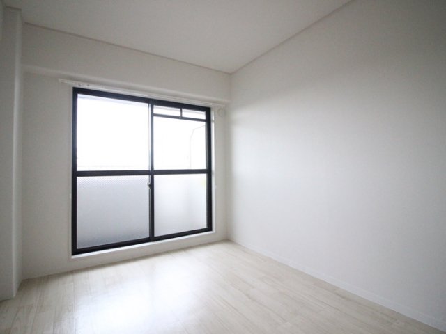 石屋川ロイヤルハイツの居間写真