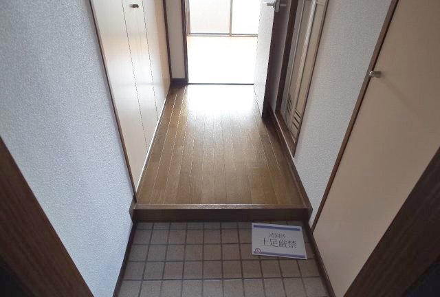 ロマネスク甲南の玄関写真