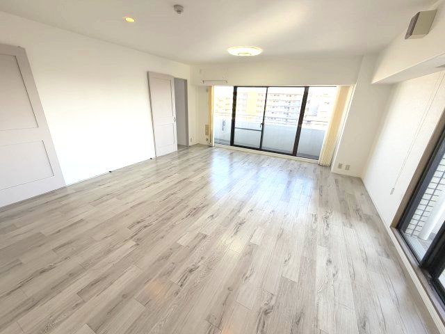 グランフェルティ本山の居間写真