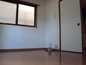 クレーン奥山1番館の居間写真