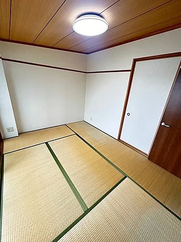 八幡西島田ハイツの居間写真