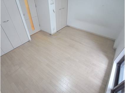 プレサンス三宮花時計前の居間写真
