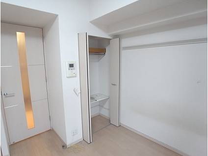 プレサンス三宮花時計前の居間写真