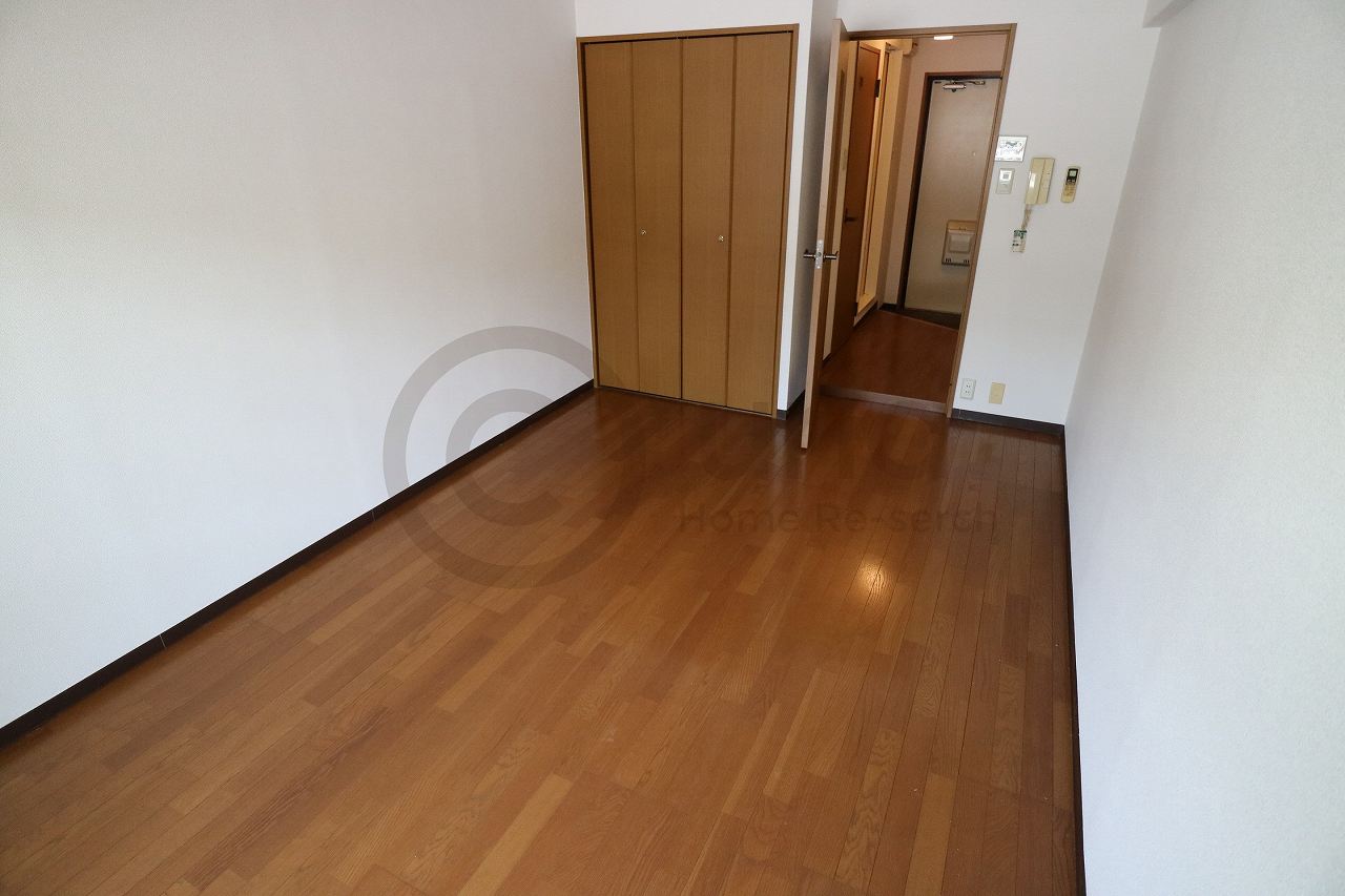 エクセレント坂田の居間写真