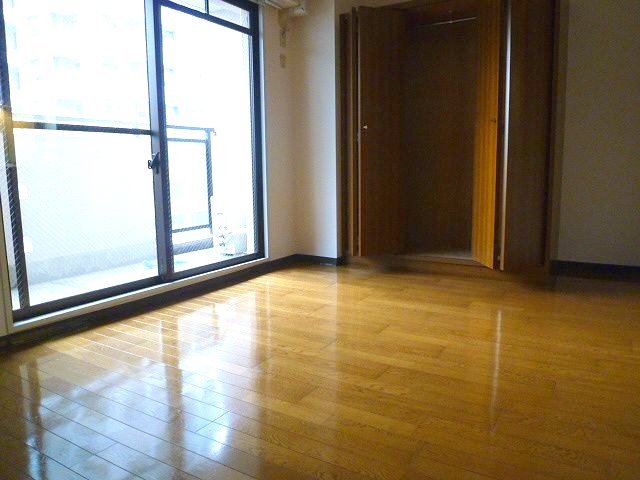 富士産業ビルの居間写真