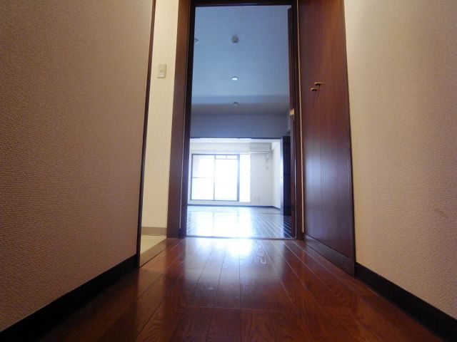 富士産業ビルの玄関写真