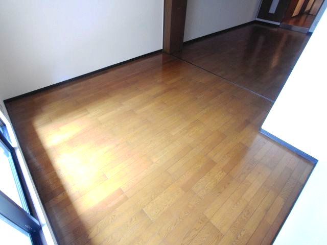 富士産業ビルの居間写真