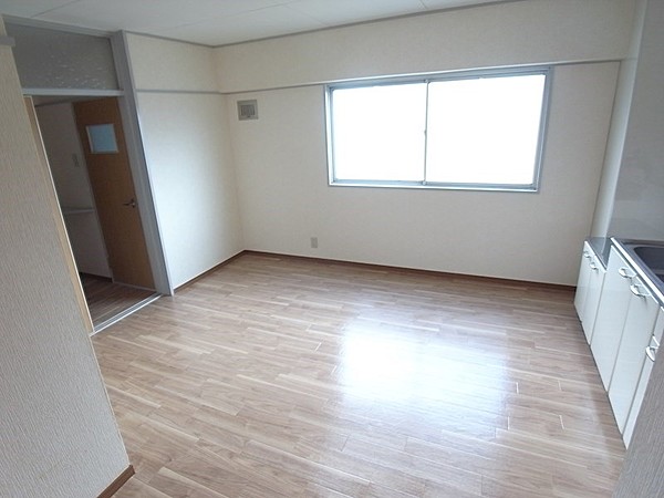 湊川第2マンションの居間写真