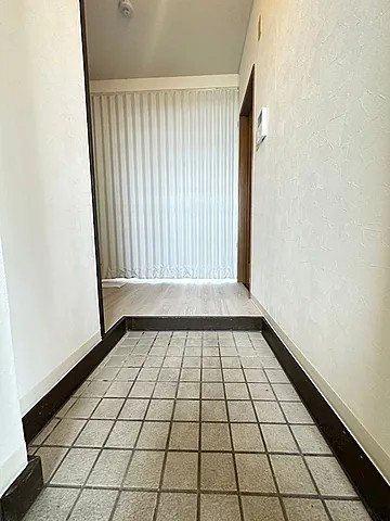 フラワービルディングの玄関写真