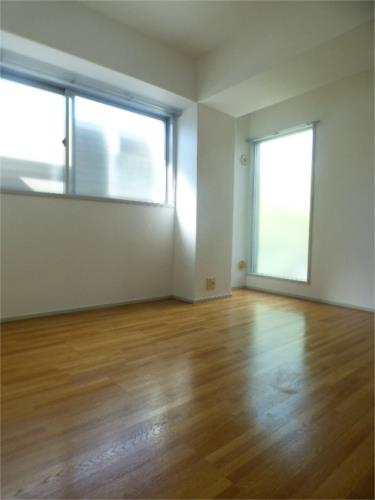 ダイドーシティ芦屋IVの居間写真