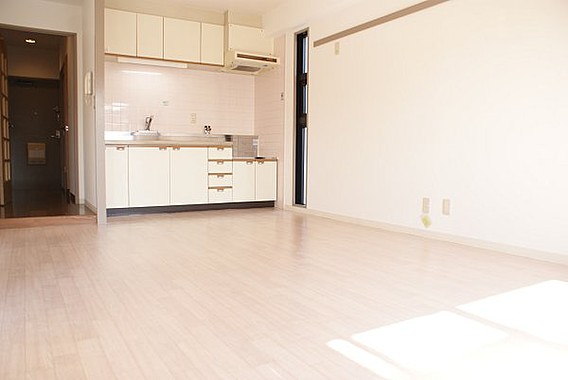 ピースフル本山の居間写真