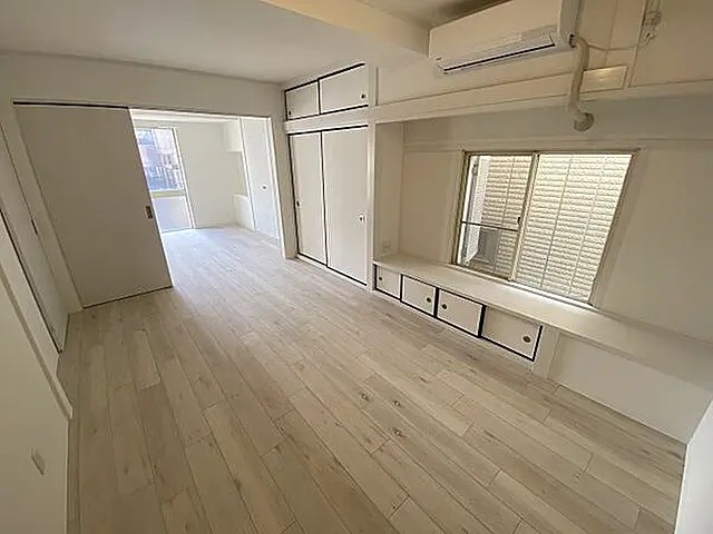 フリックコート三宮の居間写真