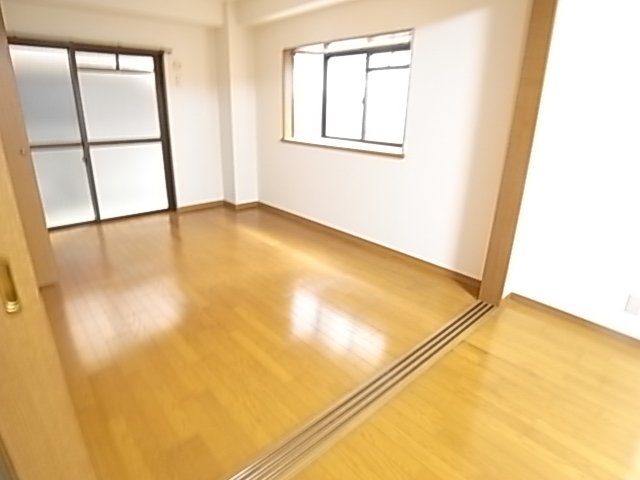 六甲ハイムの居間写真