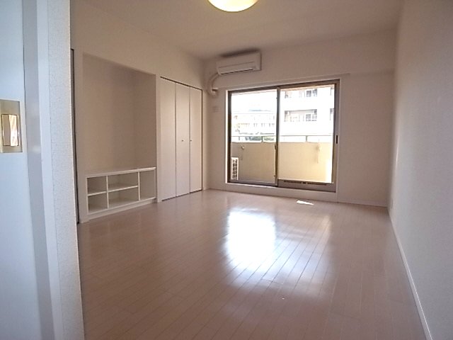 KAISEI新神戸第2EASTの居間写真