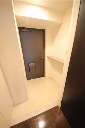 ジュネーゼ本町西の玄関写真